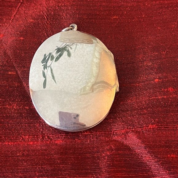 Vintage Sterling Silver Embossed Locket 925 - Picture 2 of 7